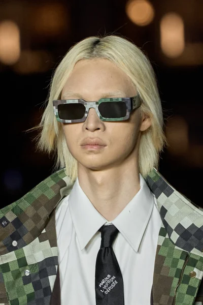 Look 24